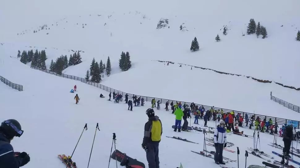 Aglomerație la munte de Ziua Femeii: până când vor rămâne deschise pârtiile