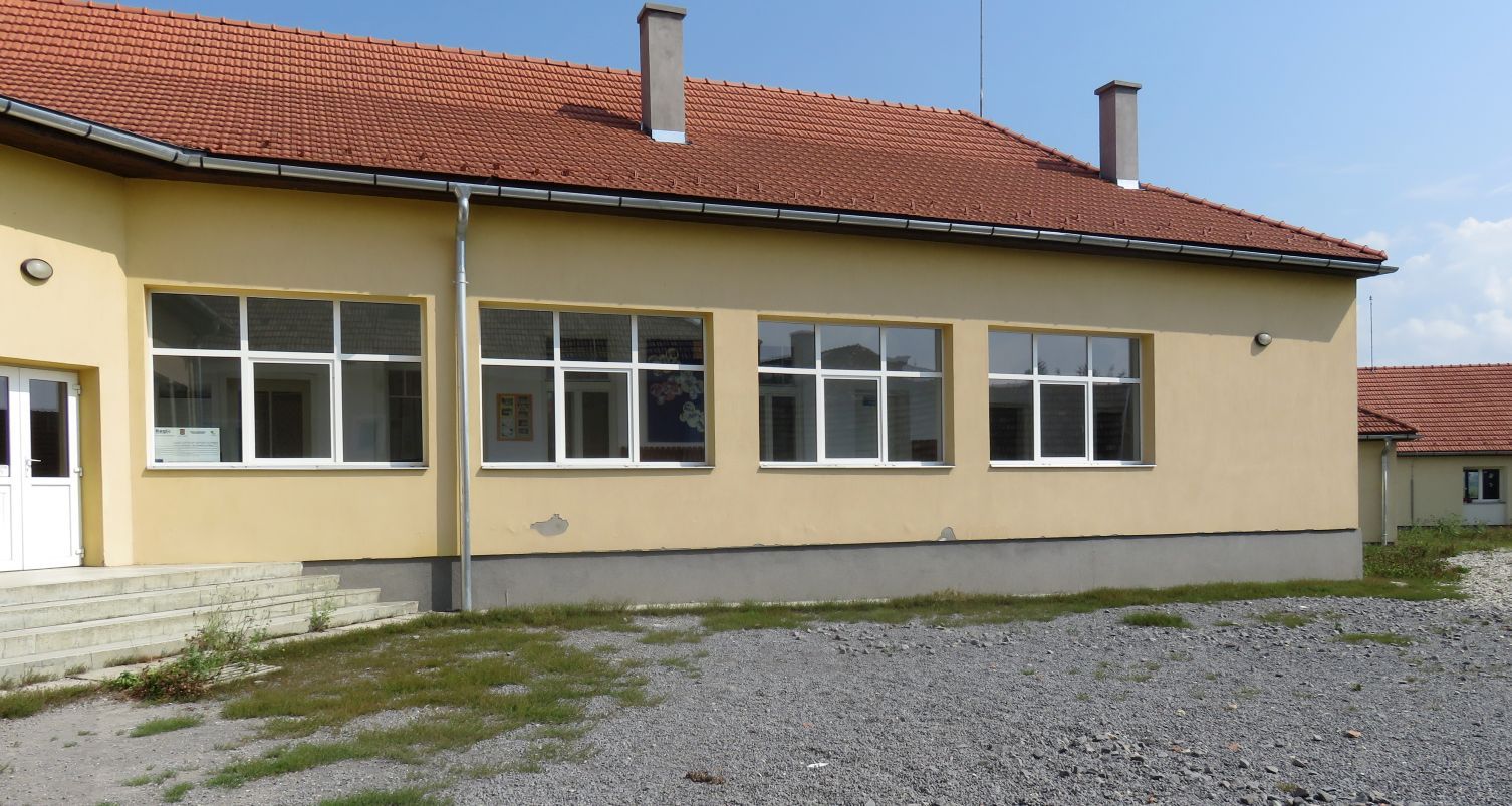 Foto1-Scoala-Remetea