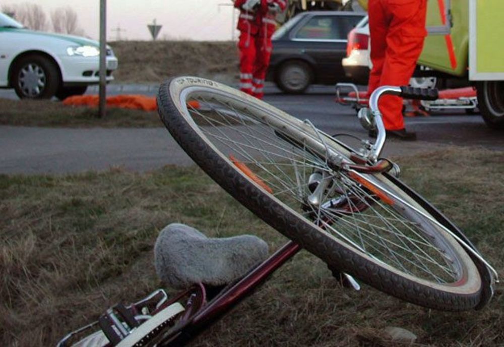 Biciclist accidentat de un șofer pe DJ127 în Harghita. Ambii consumaseră alcool