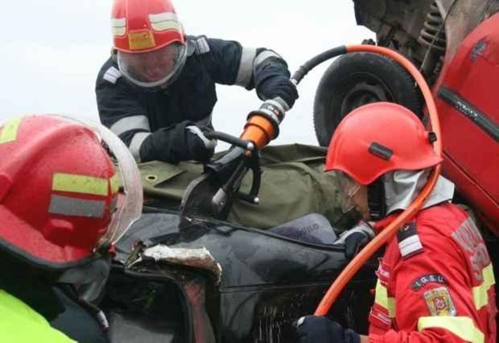 Persoană încarcerată după un accident rutier produs pe un drum din Harghita