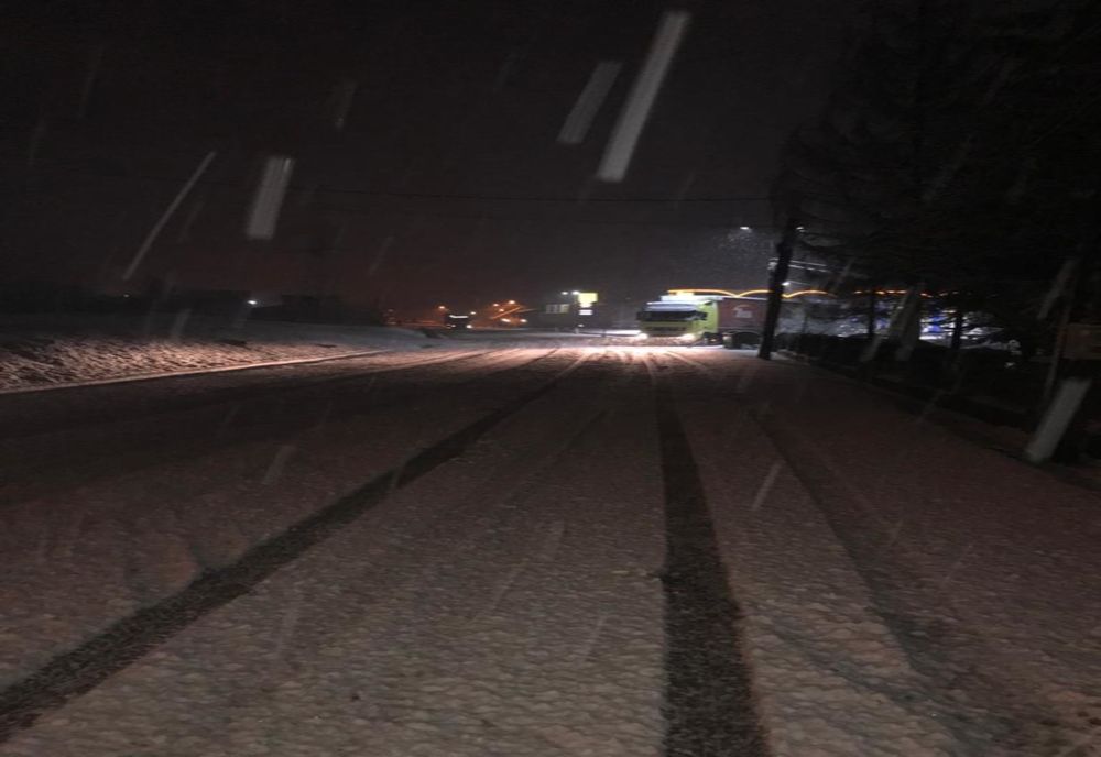 Peste 2.400 de harghiteni, în beznă din cauza vremii