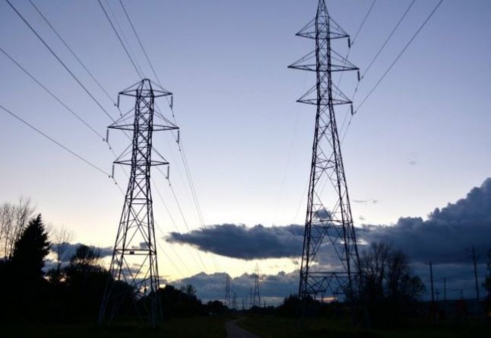 Peste 1.600 de harghiteni din 11 localități, fără curent electric din cauza vântului