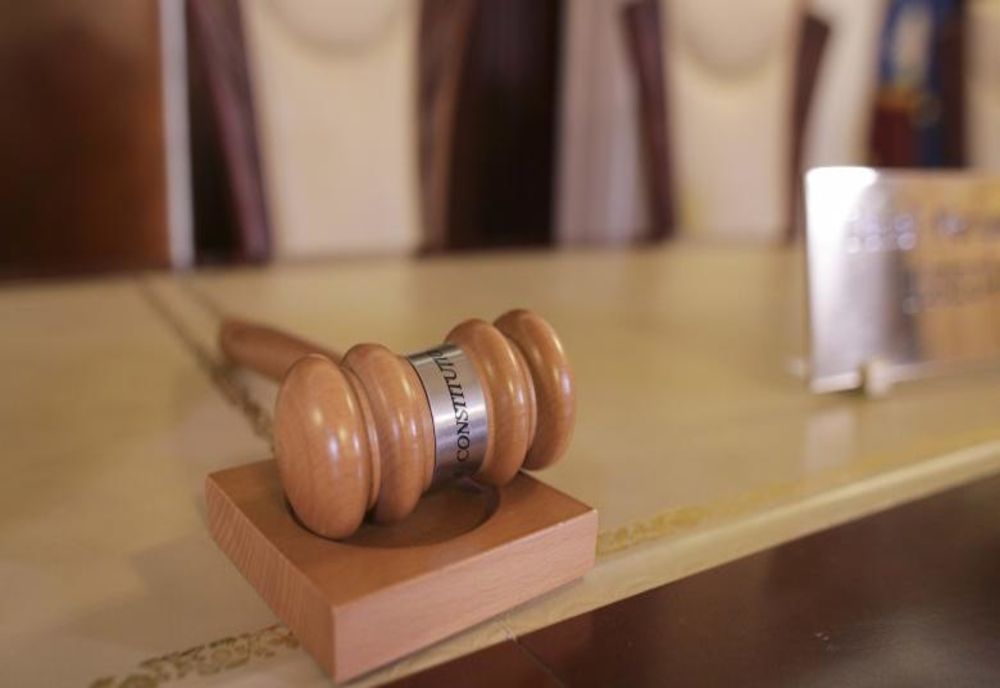 "Bărbat" de 47 de ani, reţinut pentru încălcarea ordinului de protecţie faţă de mama sa, o bătrână de 72 de ani