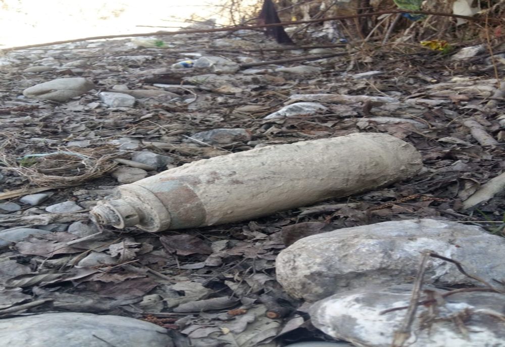 Primele două misiuni pirotehnice din acest an: două grenade defensive şi un proiectil de calibrul 100 mm din Primul Război Mondial, găsite la Lunca de Jos