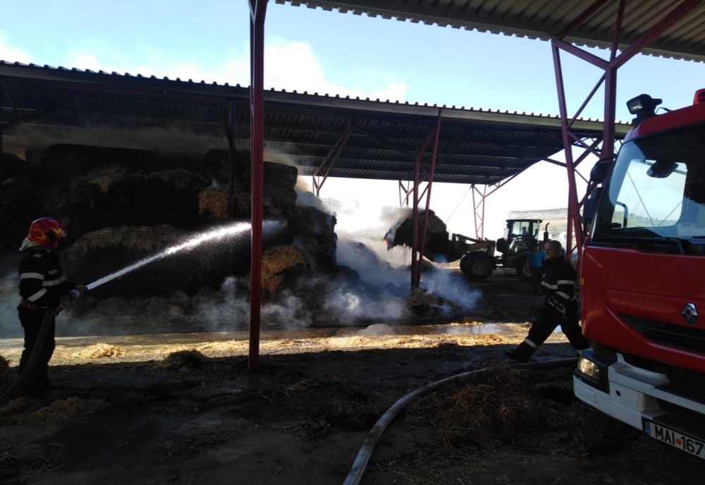 FOTO Incendiu la o fermă din judeţul Harghita