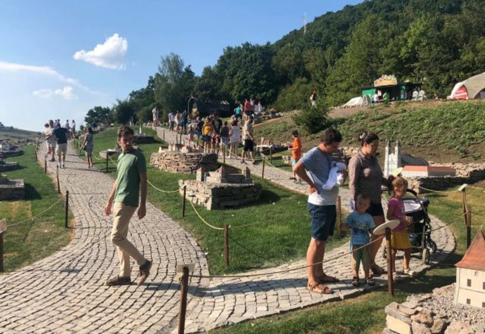 „Să fim copii, pentru înc-o zi…”, în Parcul Mini Transilvania FOTO