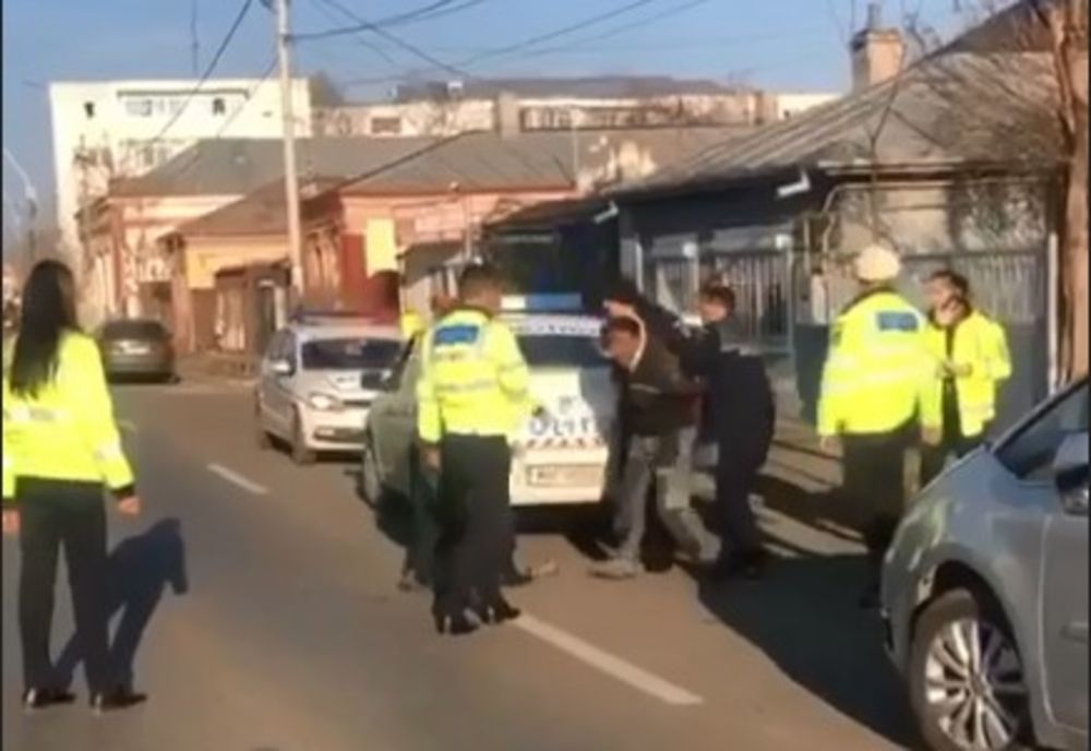 Nu a fost servit cu băutură și a distrus totul în calea lui