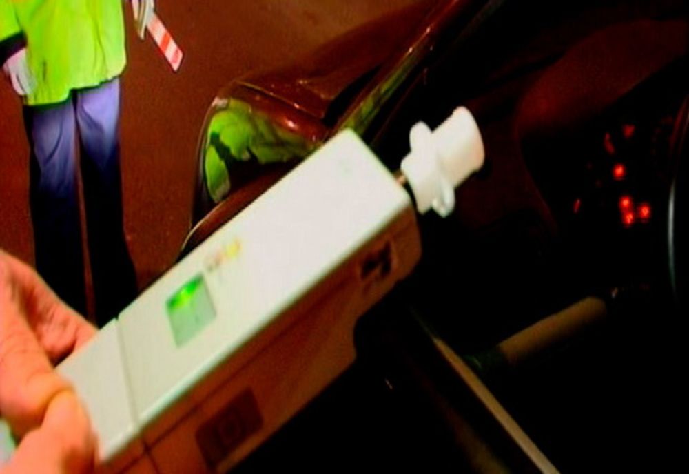 Era atât de beat încât nu a putut sufla în etilotest