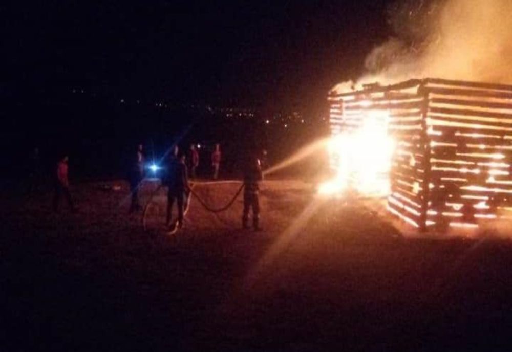 Grajd distrus de flăcări!