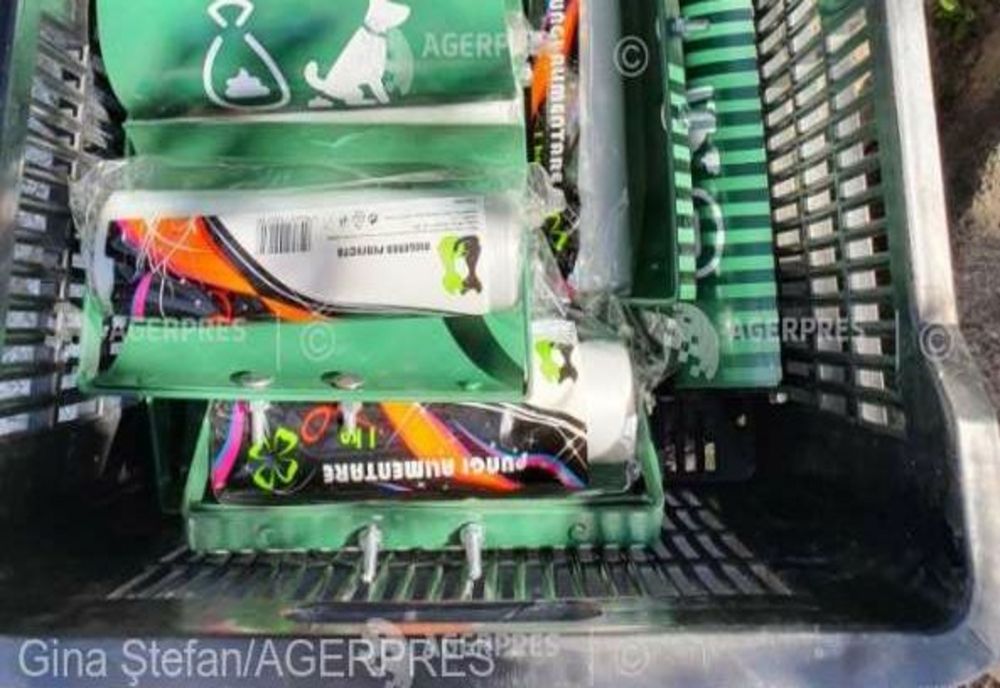 Autoritățile din Miercurea Ciuc au pus la dispoziția locuitorilor 200 de suporturi cu pungi pentru excrementele câinilor