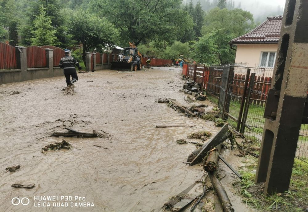 FOTO Zeci de gospodării inundate, în județul Harghita