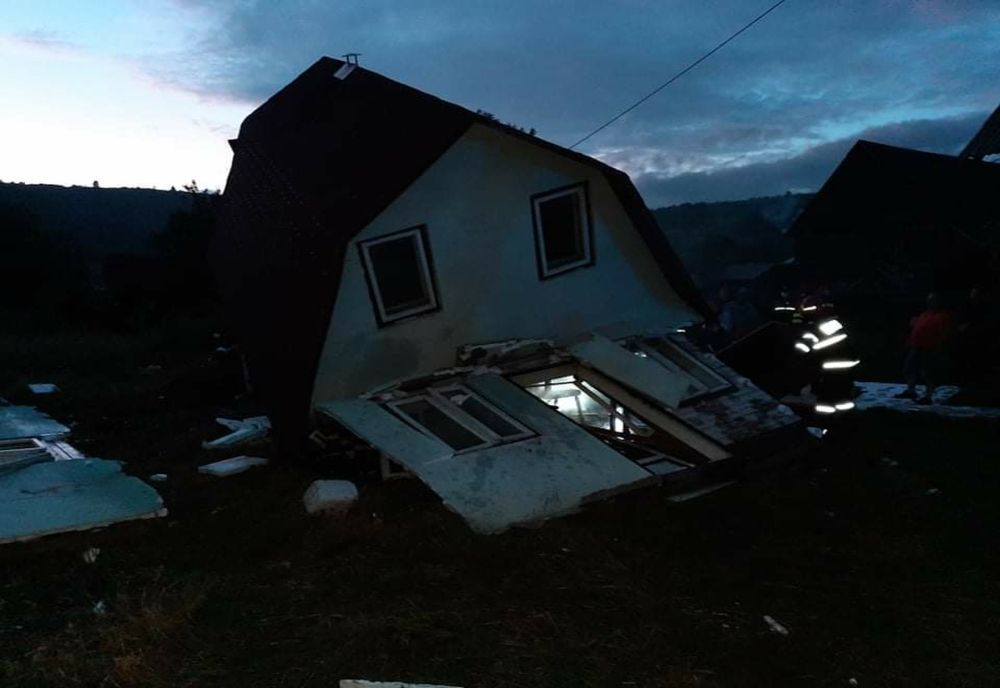 FOTO Explozie într-o casă din Miercurea Ciuc! Copil cu arsuri grave!