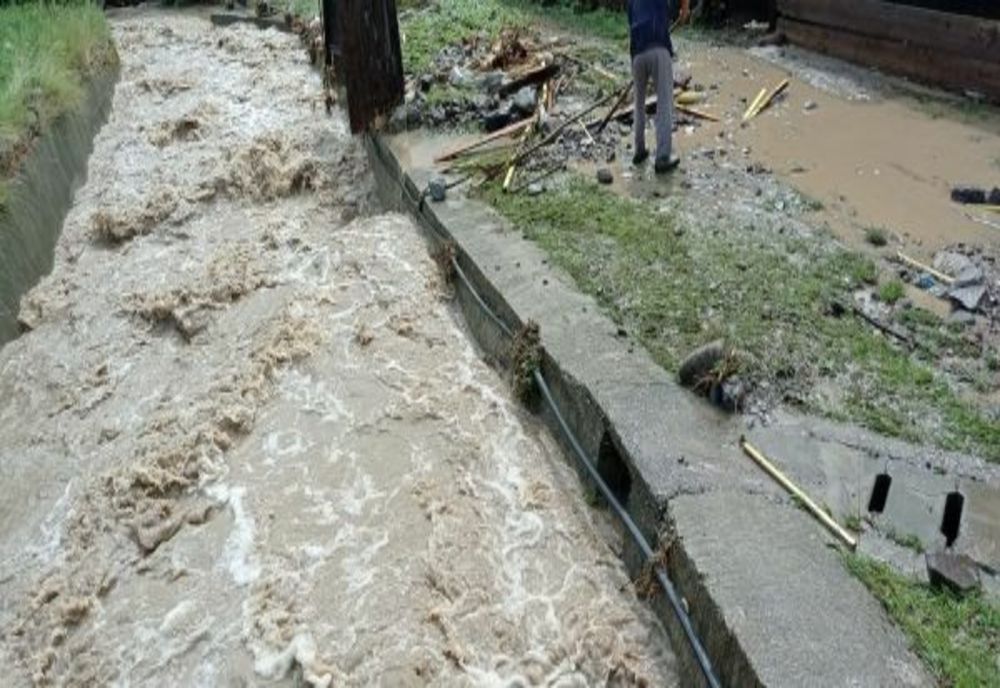 Gospodării inundate, în județul Harghita! FOTO