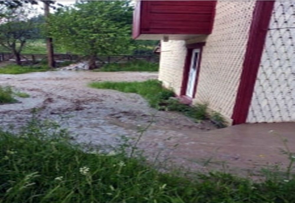 Curți inundate, la Corbu