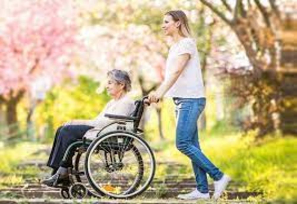 Decizia radicală în Italia. Ce se întâmplă cu badantele dacă nu vor să se vaccineze