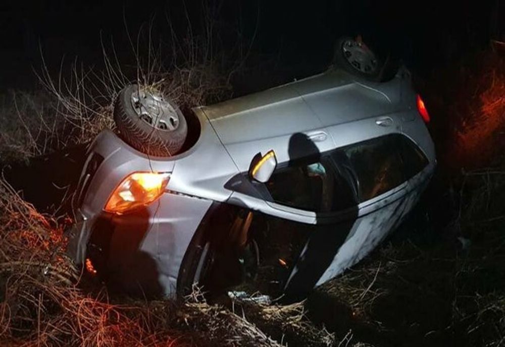 A intrat cu mașina în casă