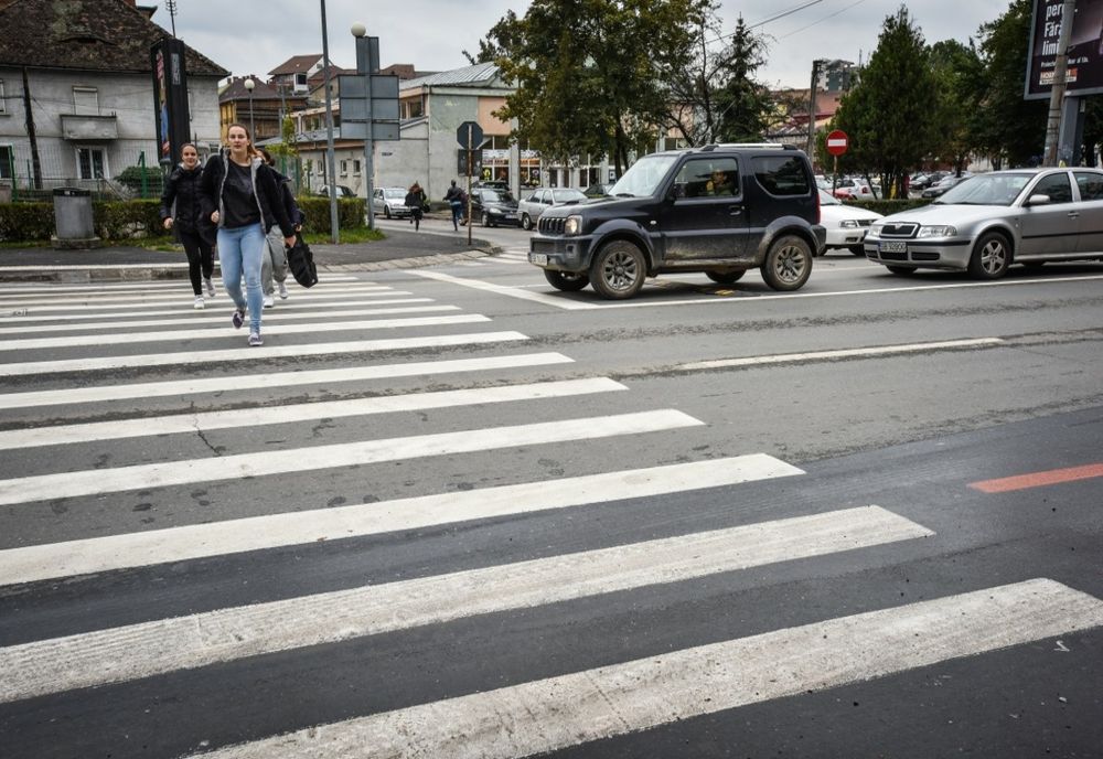 Tânără lovită de o mașină pe trecerea de pietoni, la Miercurea Ciuc. Şoferul a fugit de la locul accidentului