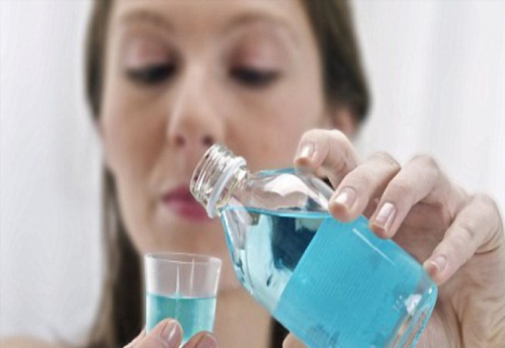 Apa de gură, eficientă pentru reducerea riscului de infectare cu noul coronavirus - STUDIU