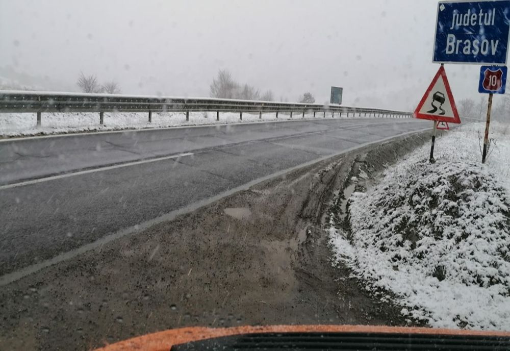 VIDEO Iarna a revenit în forță în zona montană!
