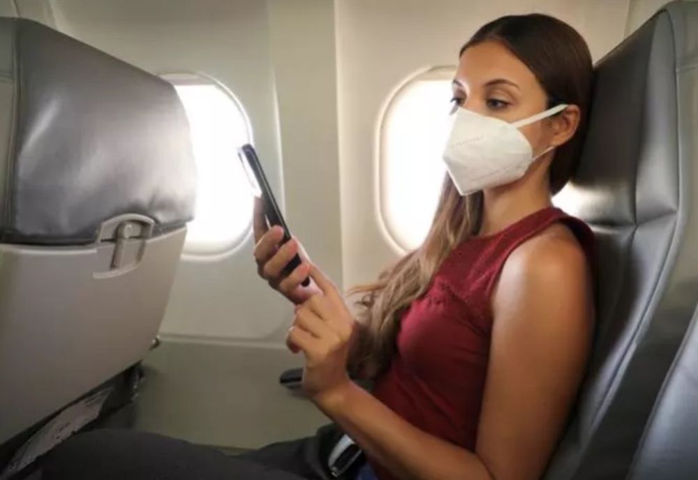 Aeroporturile europene renunță la masca de protecție