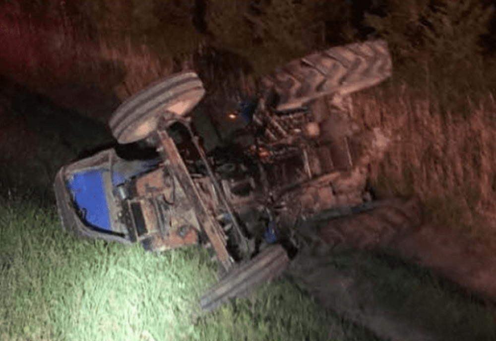 Tractor răsturnat în localitatea Corund