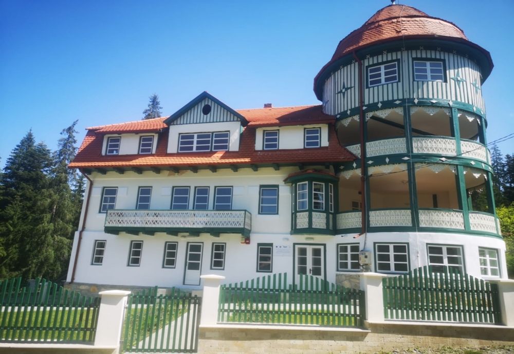 Primăria orașului Borsec anunță că lucrările de renovare a clădirii Liceului Tehnologic „Zimmethasuen” sunt în grafic