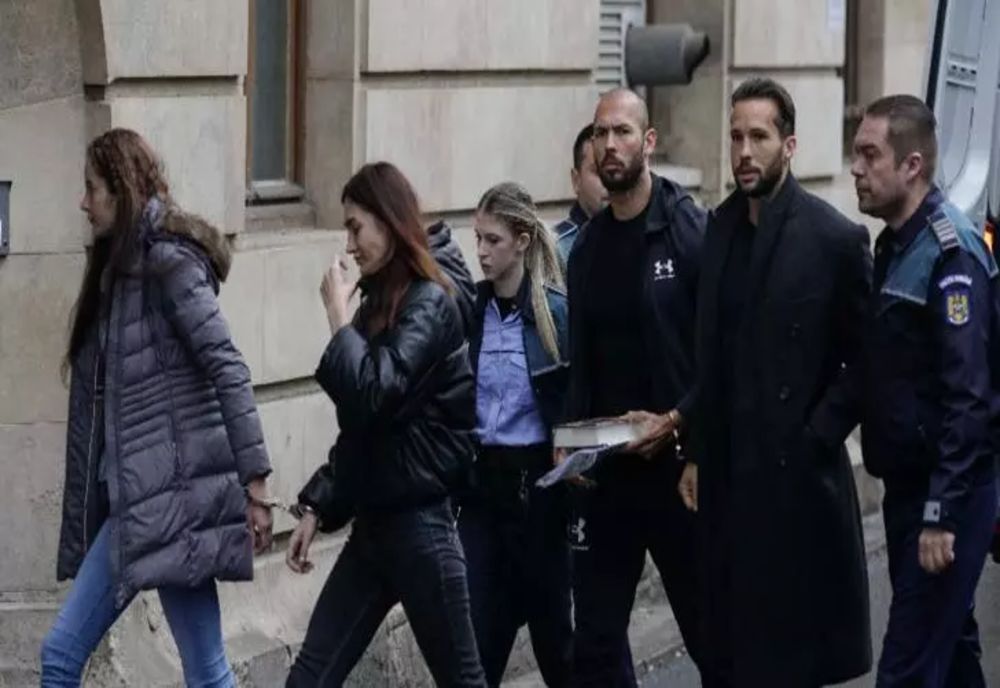 Două fete, lăsate "AMANET" în Mykonos pentru că au refuzat propunerile fraților Tate! Noi acuzații grave ies la iveală: detalii HALUCINANTE