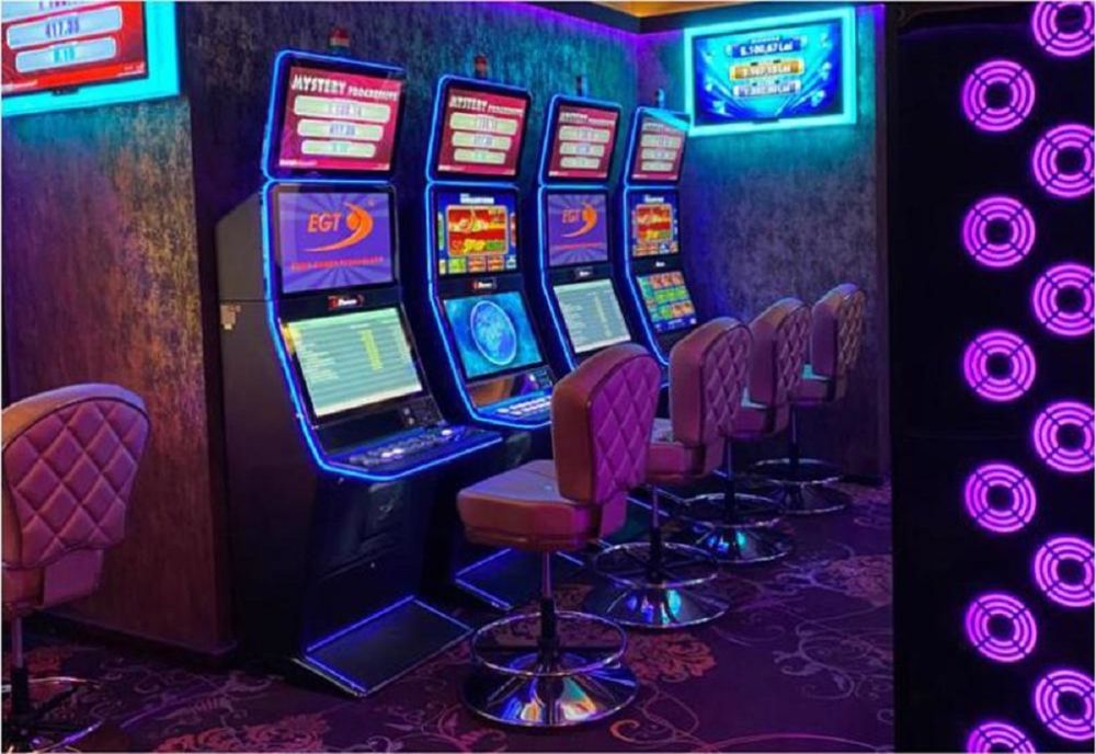 Fără ”păcănele” la mai puțin de 300 de metri de școli și locuri de joacă – Proiectul de lege a trecut de Senat