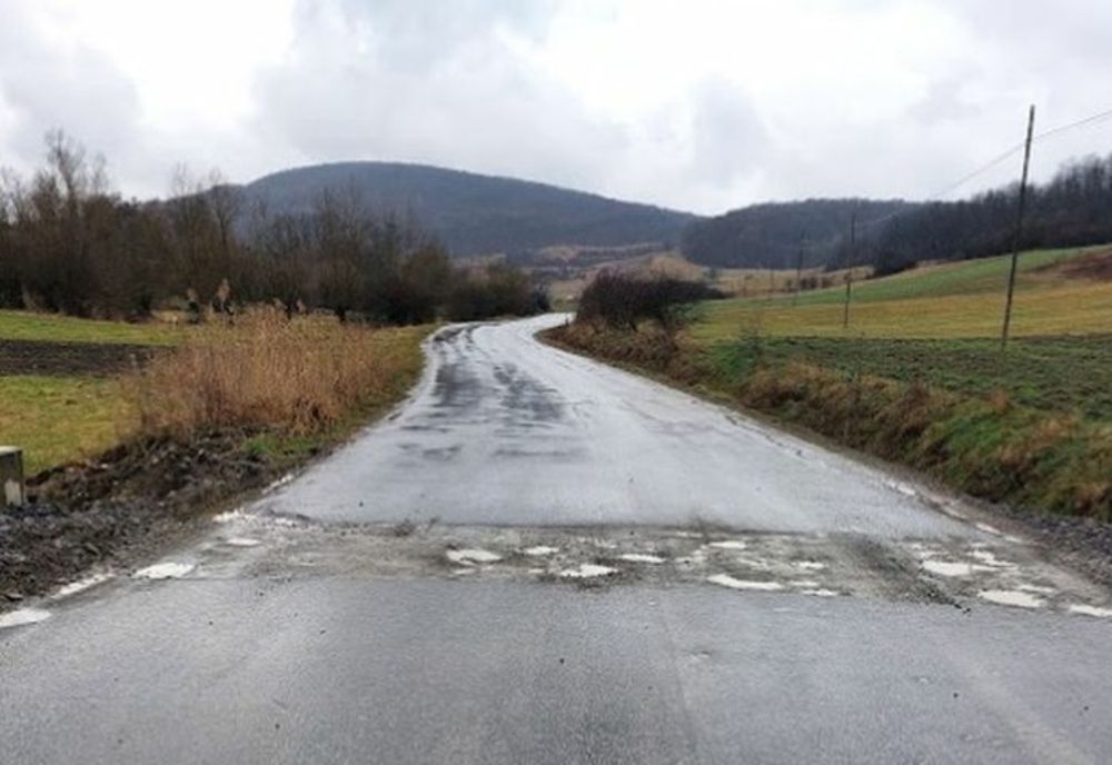 CJ Harghita a reclamat la Poliţie o firmă care a lucrat la reabilitarea unor tronsoane de drumuri judeţene