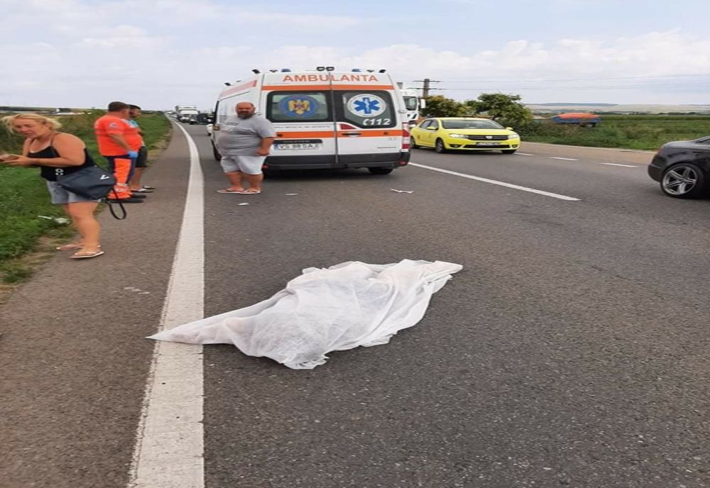 Accident mortal în localitatea Plăieșii de Jos. Un bărbat a decedat după ce s-a răsturnat cu tractorul