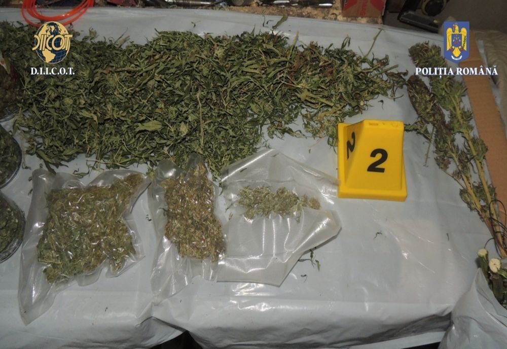 4 suspecți cercetați pentru trafic de droguri de risc au fost reținuți