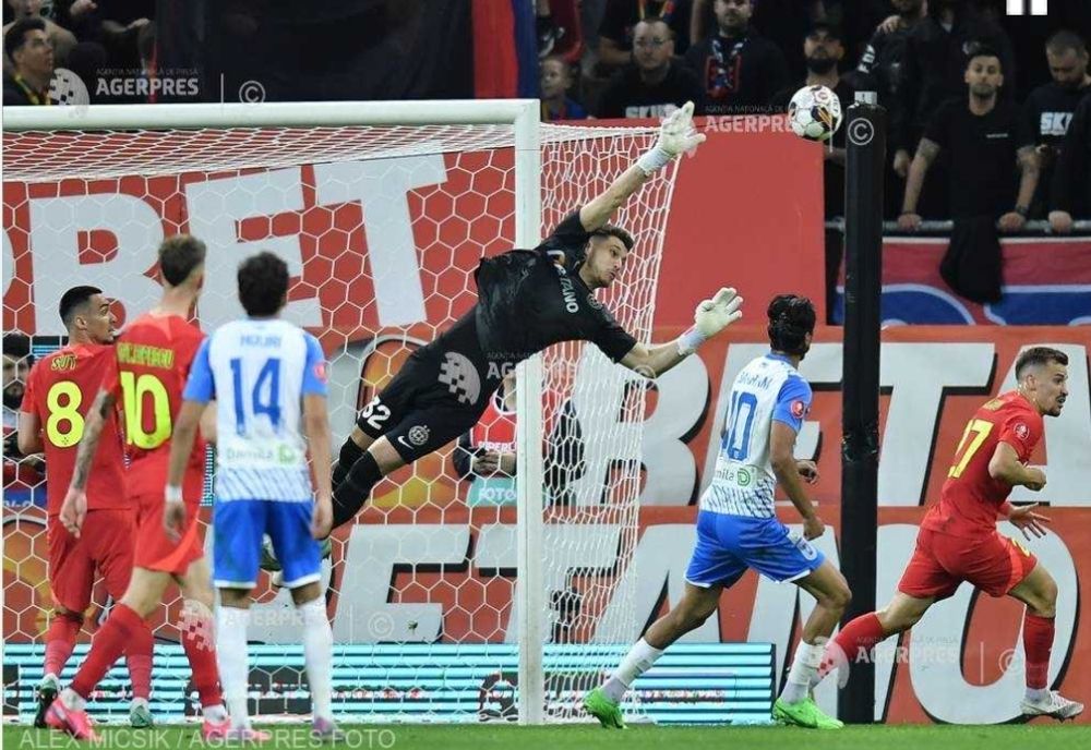 FCSB a învins-o pe Universitatea Craiova (2-0) şi a făcut un nou pas către titlu în Superligă