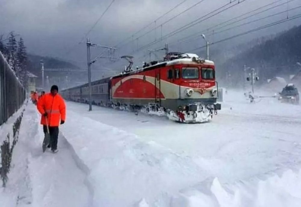 Circulația feroviară, afectată de condițiile meteo nefavorabile. Trenurile au și peste patru ore întârziere