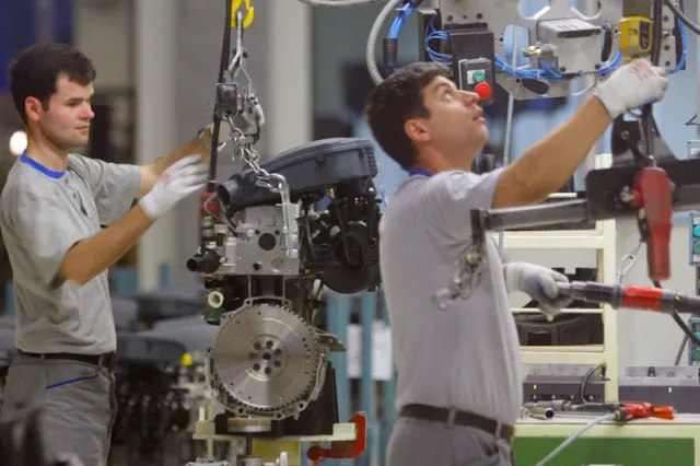 Frână bruscă în industria auto: Producția de mașini din România a scăzut cu 16%