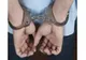 Suspecţii unui furt din magazin, comis în noaptea de revelion, au fost prinşi de poliţişti