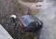Maşină căzută în pârâu la Topliţa. Pompierii harghiteni intervin