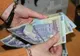 Portofel cu bani şi acte recuperat de poliţişti