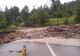 FOTO Drumul Național 15, spre Lacul Bicaz, s-a rupt din cauza aluviunilor