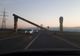 FOTO Un limitator de înăţime a căzut pe şosea, între Miercurea Ciuc şi Ciceu